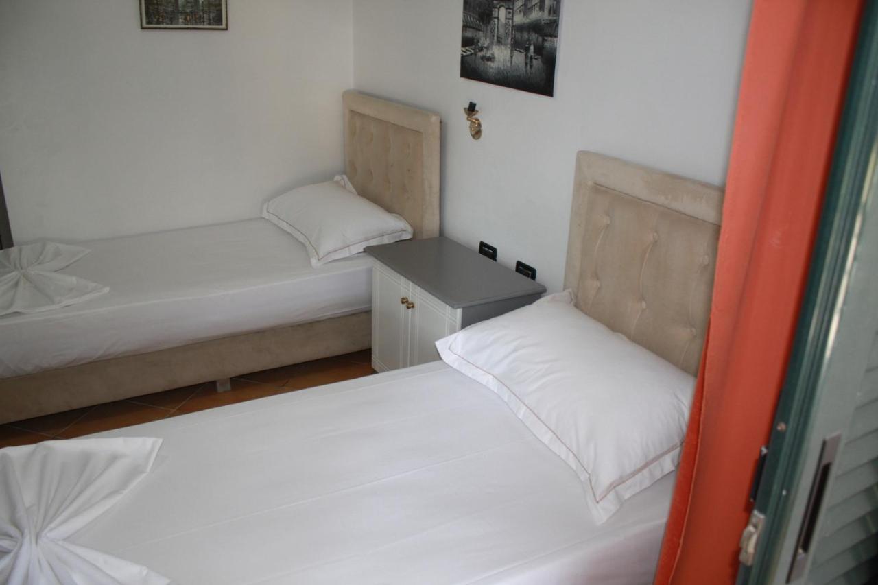Kanina Hotel&Hostel Sarandë Eksteriør billede